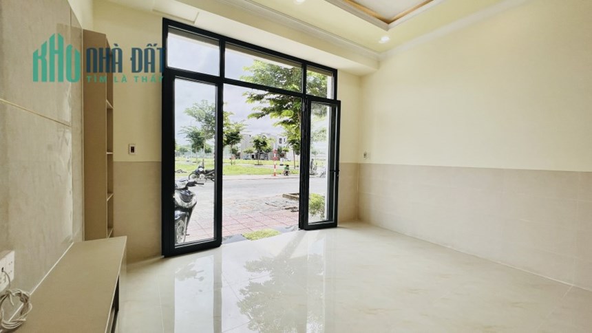 Bán nhà phố ngay chợ khánh bình