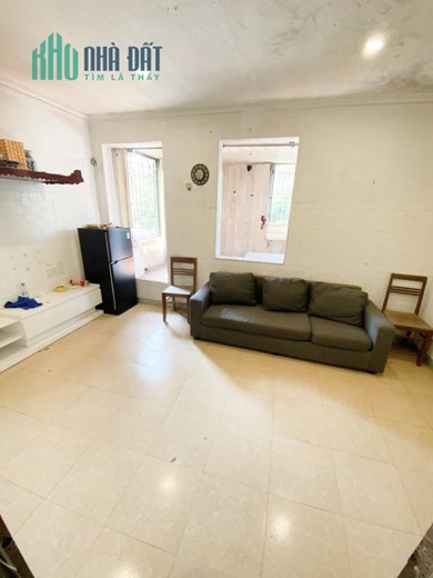 BÁN NHÀ TẬP THỂ BÊ TÔNG CHÈM LÔ GÓC 60M2 SỔ SẴN GIAO DỊCH 2 NGỦ CHỈ HƠN 700TR