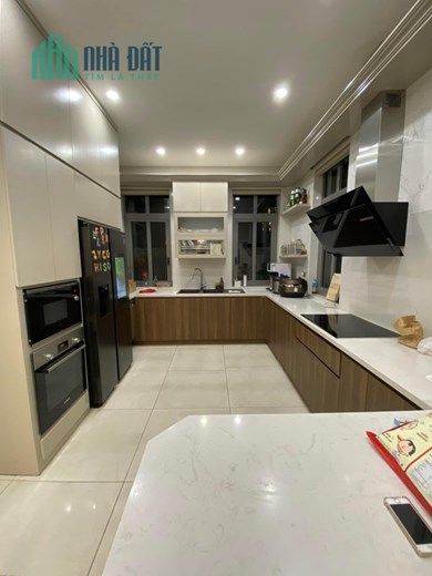 Bán biệt thự sân vườn Tulip Vinhomes Riverside, Lô góc, Vị trí đẹp, 327m2, MT 30m, 99 tỷ