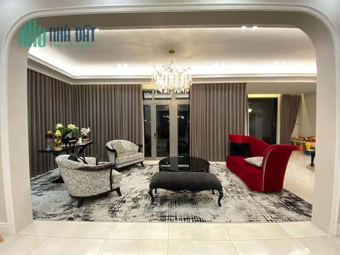 Bán biệt thự sân vườn Tulip Vinhomes Riverside, Lô góc, Vị trí đẹp, 327m2, MT 30m, 99 tỷ