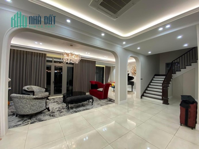 Bán biệt thự sân vườn Tulip Vinhomes Riverside, Lô góc, Vị trí đẹp, 327m2, MT 30m, 99 tỷ