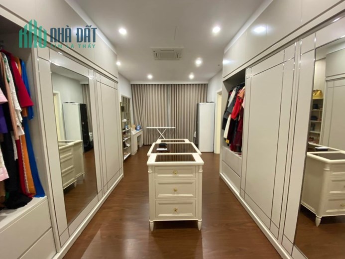 Bán biệt thự sân vườn Tulip Vinhomes Riverside, Lô góc, Vị trí đẹp, 327m2, MT 30m, 99 tỷ