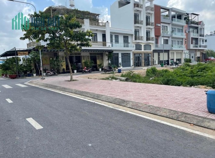 Kẹt tài chính cần bán gấp lô đất thổ cư ngay khu dân cư mặt tiền đường 17m