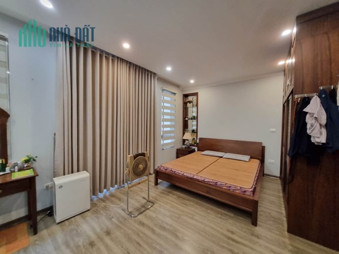62m Mặt Tiền 5m Phố Chùa Láng. Chủ Cần Tiền Nên Muốn Bán Nhanh