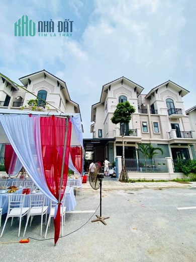 Biệt thự Centa Vsip Từ Sơn cách Ninh Hiệp chỉ 5km mà giá chỉ bằng 1/4.