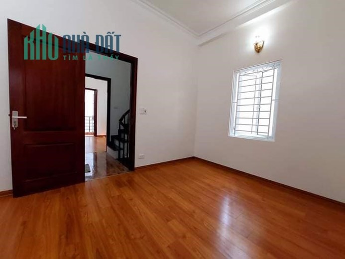 Bán nhà mặt ngõ Ngã Tư Sở, Kinh doanh, nhà đẹp dân xây, 52m, 4PN, 4.98 tỷ