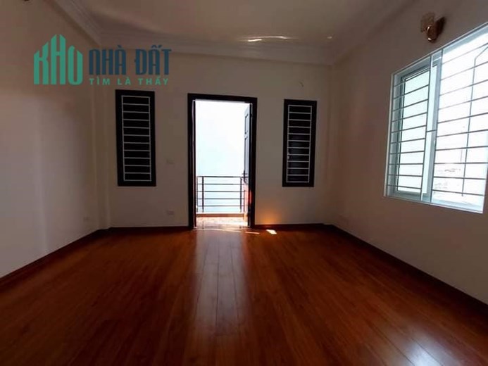 Bán nhà mặt ngõ Ngã Tư Sở, Kinh doanh, nhà đẹp dân xây, 52m, 4PN, 4.98 tỷ