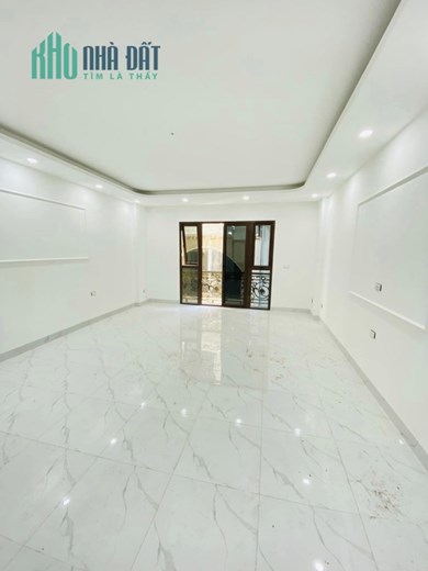 Bán nhà 81m2 phố Nguyễn Văn Cừ, Long Biên Gara Ô tô phi Vỉa hè 3m Kinh doanh Giá 4.6 Tỷ
