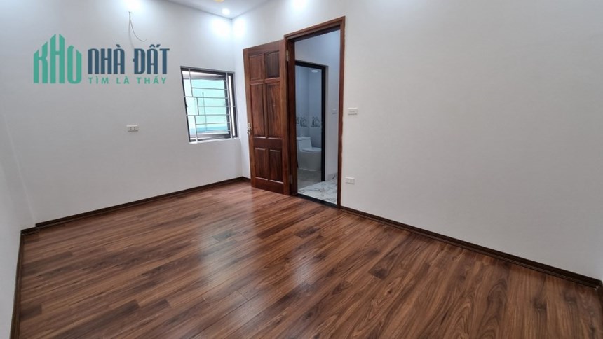 Bán nhà 81m2 phố Nguyễn Văn Cừ, Long Biên Gara Ô tô tránh Vỉa hè 3m Kinh doanh tốt Giá 4.6 Tỷ