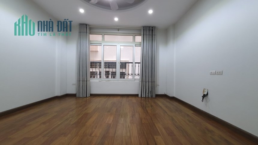 Bán nhà 82m2 phố Nguyễn Văn Cừ, Long Biên Gara 2 Ô tô tránh Vỉa hè Kinh doanh vô đối Giá 4.8 Tỷ