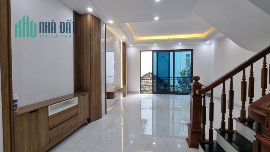 Bán nhà 82m2 phố Nguyễn Văn Cừ, Long Biên Gara 2 Ô tô tránh Vỉa hè 3m Kinh doanh đắc địa Giá 4.6 Tỷ