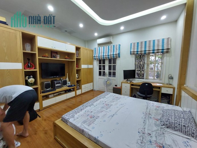 Bán nhà phố Đê La Thành, 2 thoáng,  nhà đẹp, Nt xịn sò, 78m, 6 tỷ