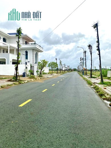 Biệt Thự Ven Sông Nam Tuy Hòa 20x20 400m2 Đối diện Công Viên, Tháp Nhạn, Đường 16m