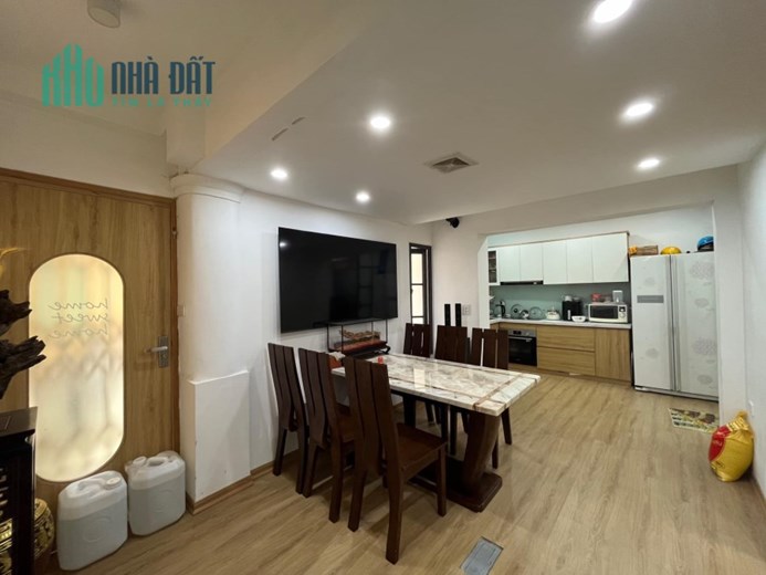 Bán nhà 81m2 phố Nguyễn Văn Cừ, Long Biên Gara Ô tô tránh Thang máy Nhập Nội thất VIP 10.3 Tỷ