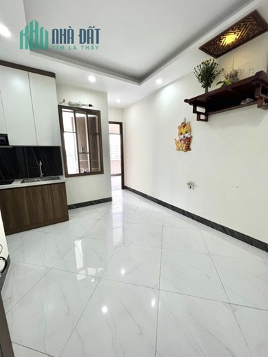 Bán nhà 82m2 phố Nguyễn Văn Cừ, Long Biên Gara 7 chỗ Thang máy Nội thất VIP 10.2 Tỷ