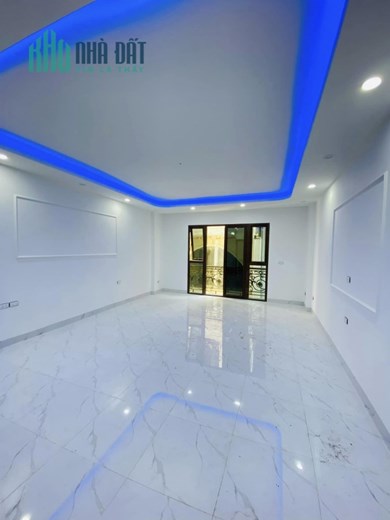 Bán nhà 84m2 phố Nguyễn Văn Cừ, Long Biên Gara 7 chỗ Thang máy Nội thất Cao Cấp 10.1 Tỷ