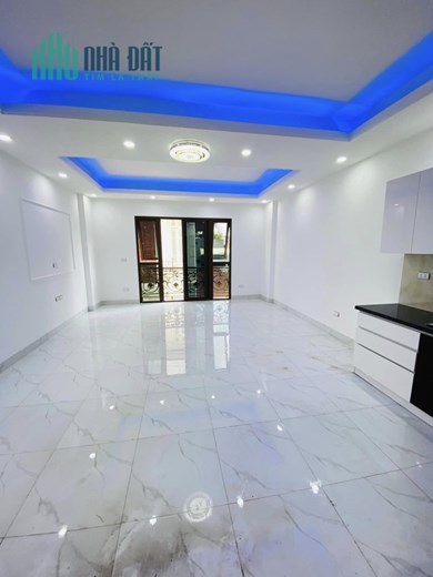 Bán nhà 81m2 phố Nguyễn Văn Cừ, Long Biên Gara 7 chỗ Thang máy Nội thất VIP 10.2 Tỷ