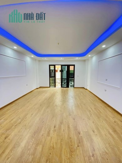 Bán nhà 85m2 phố Nguyễn Văn Cừ, Long Biên Gara 7 chỗ Thang máy Nhập Nội thất Đẳng Cấp 10.2 Tỷ