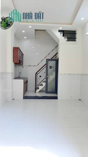 Nhà bán nở hậu hẻm Ba Đình P10 Q8. Trệt,2 lầu,sân thượng. Giá 3,15 tỷ TL