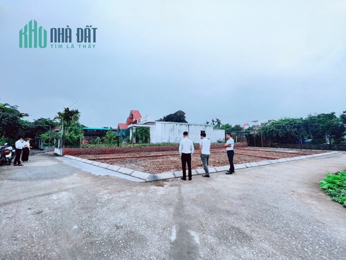 Chính chủ bán lô đất mặt phố sát Vinhomes Dương Kinh giá 495tr/lô