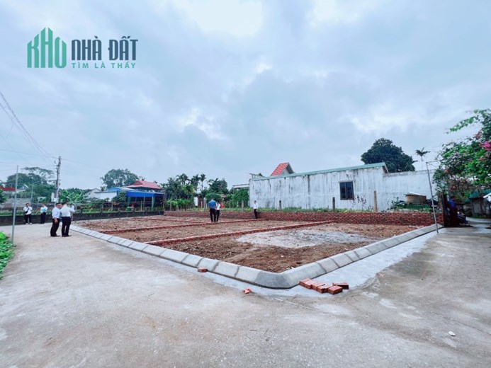 Chính chủ bán lô đất mặt phố sát Vinhomes Dương Kinh giá 495tr/lô