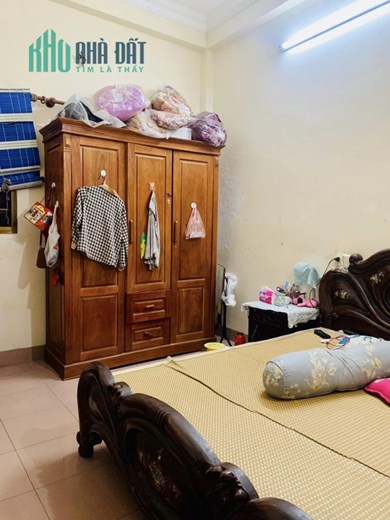 Bán nhà 82m2 phố Nguyễn Văn Cừ, Long Biên Gara Ô tô đua Vỉa hè Kinh doanh Giá 4.9 Tỷ