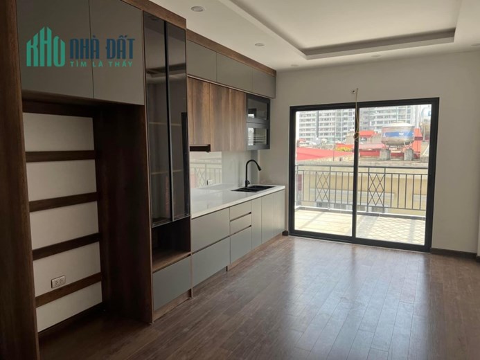 Bán nhà 82m2 phố Nguyễn Văn Cừ, Long Biên Gara 2 Ô tô tránh Vỉa hè rộng Kinh doanh vô địch Giá 4.5
