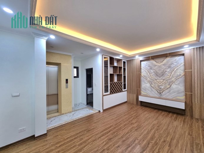 Bán nhà 81m2 phố Nguyễn Văn Cừ, Long Biên Gara 2 Ô tô phi Vỉa hè rộng Kinh doanh tốt Giá 4.7 Tỷ