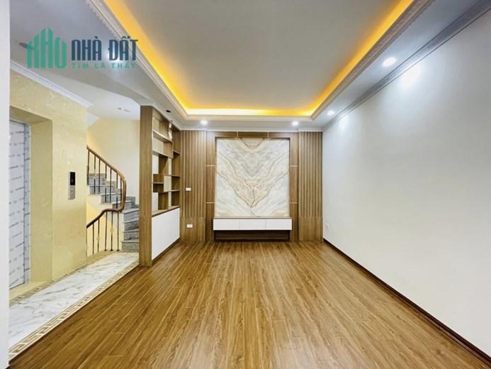 Bán nhà 85m2 phố Nguyễn Văn Cừ, Long Biên Gara Ô tô 7 chỗ Vỉa hè rộng Kinh doanh vô đối Giá 4.8 Tỷ