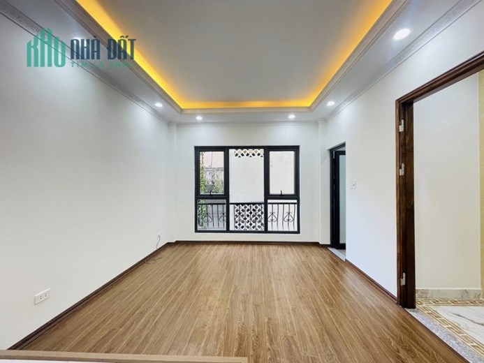 Bán nhà 83m2 phố Nguyễn Văn Cừ, Long Biên Gara 2 Ô tô đua Vỉa hè rộng Kinh doanh Sầm uất Giá 4.9 Tỷ