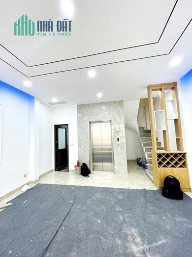 Bán nhà 82m2 phố Nguyễn Văn Cừ, Long Biên Gara Ô tô tránh Thang máy Nội thất VIP 10.2 Tỷ