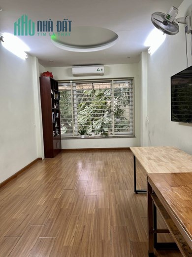 Bán nhà 82m2 phố Nguyễn Văn Cừ, Long Biên Gara Ô tô tránh Thang máy Nội thất VIP 10.2 Tỷ