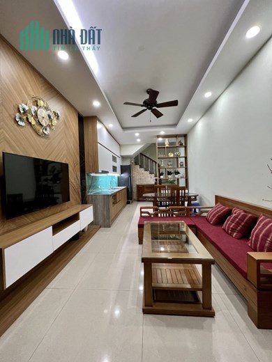 Bán nhà 81m2 phố Nguyễn Văn Cừ, Long Biên Gara Ô tô phi Thang máy XỊN Nội thất Nhập Khẩu 10.1 Tỷ