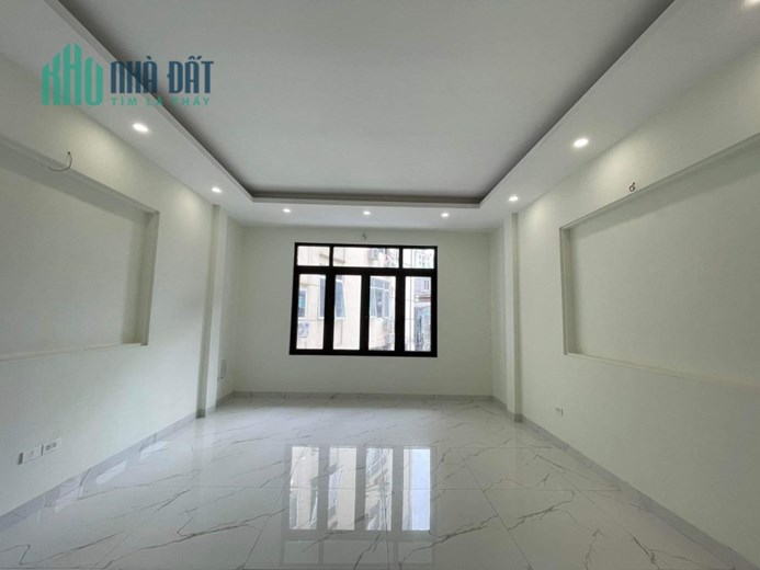 Bán nhà 83m2 phố Nguyễn Văn Cừ, Long Biên Gara Ô tô đua Thang máy XỊN Nội thất VIP 10.3 Tỷ