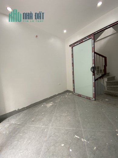 Bán nhà Linh Nam, nhà 3 tầng giá hơn 1 tỷ.