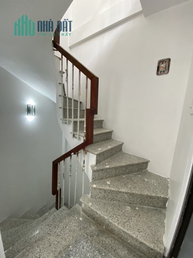 Bán nhà Linh Nam, nhà 3 tầng giá hơn 1 tỷ.