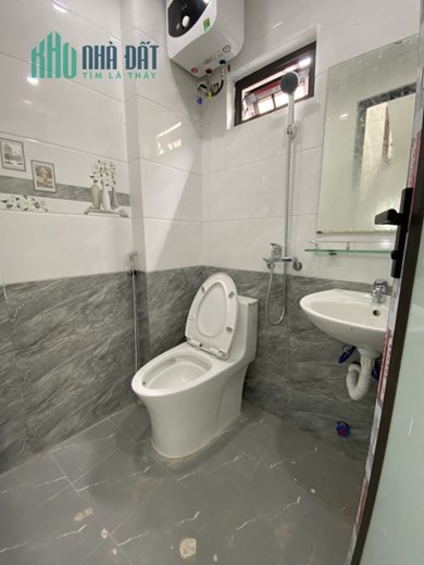 Bán nhà Linh Nam, nhà 3 tầng giá hơn 1 tỷ.