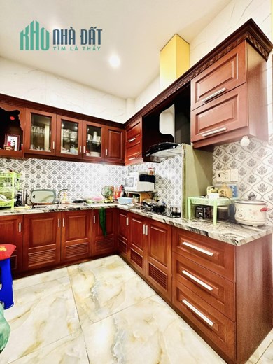 Bán nhà mặt tiền Trần Quang Diệu, P14, Q3, 6m x 9.5m, giá 31 tỷ
