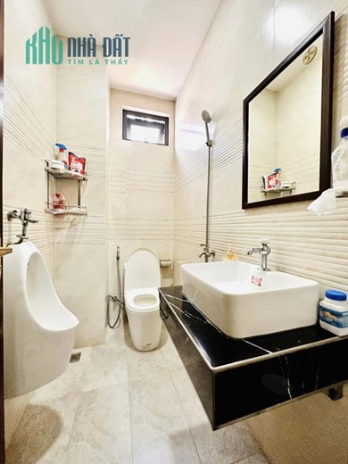 Bán nhà mặt tiền Trần Quang Diệu, P14, Q3, 6m x 9.5m, giá 31 tỷ