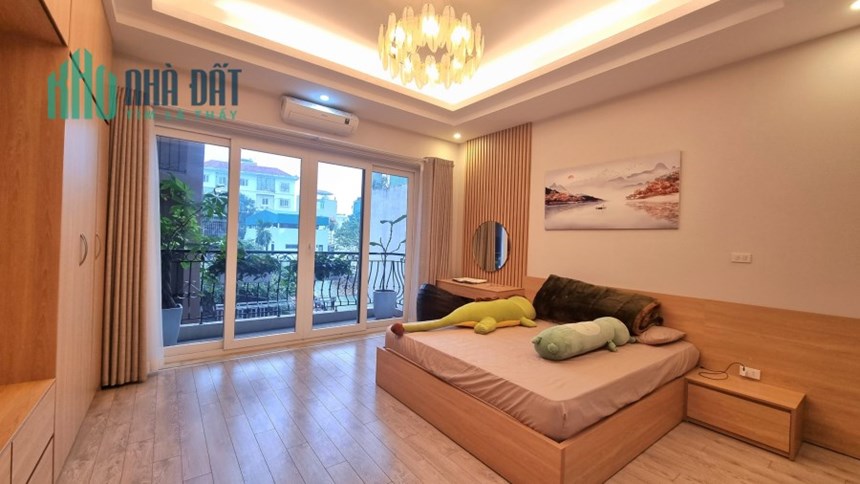 Nhà đẹp Văn Cao 67m2, MT 4.8m, 5 tầng, chỉ 12,2 tỷ. Ô tô đỗ cổng, tặng full nội thất xịn xò