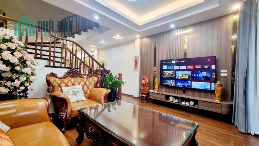 Nhà đẹp Văn Cao 67m2, MT 4.8m, 5 tầng, chỉ 12,2 tỷ. Ô tô đỗ cổng, tặng full nội thất xịn xò