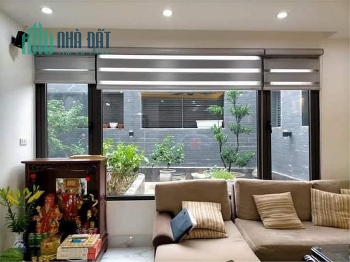 Bán tòa nhà Mặt Hồ Ngọc Khánh, Ba Đình 110m, 7T, MT 7m, hiếm đẹp, vị trí độc tôn.