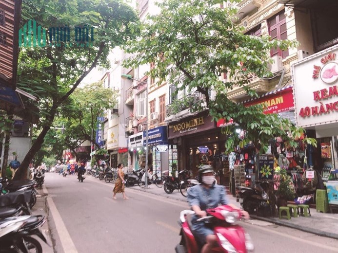Bán nhà Mặt phố Hàng Mành, Hoàn Kiếm, 60m, Mt 7m, kinh doanh siêu đỉnh, 1 sổ 1 chủ.