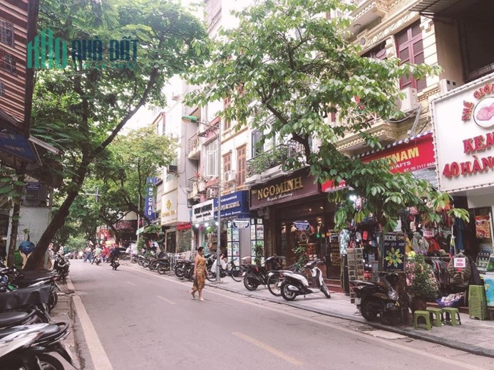 Bán nhà Mặt phố Hàng Mành, Hoàn Kiếm, 60m, Mt 7m, kinh doanh siêu đỉnh, 1 sổ 1 chủ.