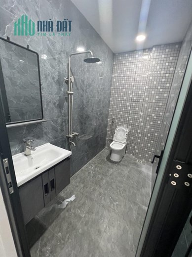 Quận 11 DT khủng 75m2 ngang gần 4.5m 2 tầng sổ vuông 3 phòng 5 Tỉ X