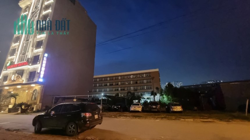 2 TỶ. ĐẤT HIẾM THẠCH BÀN. MẶT TIỀN RỘNG. THÔNG SỐ ĐẸP. 5M RA OTO TRÁNH.. 34 m2 .. MT : 4, 5 M