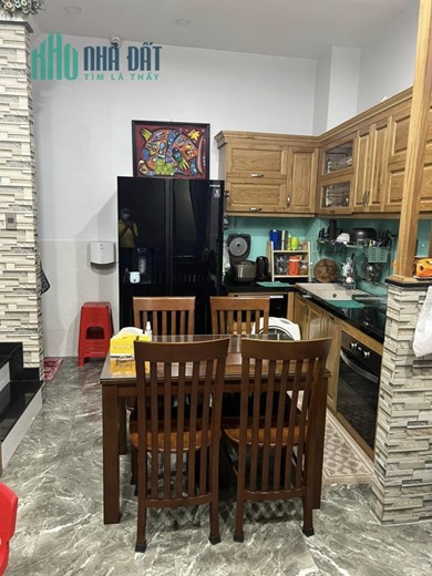 Nhà Trương Công Định gần ủy ban quận, 3 tầng , 27m2 nở hậu, 2PN, 3WC, chỉ 4.58 tỷ TL