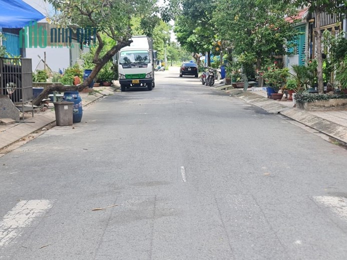 BÁN MẶT TIỀN giảm phân nữa tiền ở quốc lộ 13 , hiệp bình phước , thủ đức