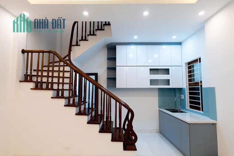Bán nhà 45m2 phố Yên Phụ, Tây Hồ Dân xây 6 ngủ Ô tô đua 10m Giá 4.4 Tỷ