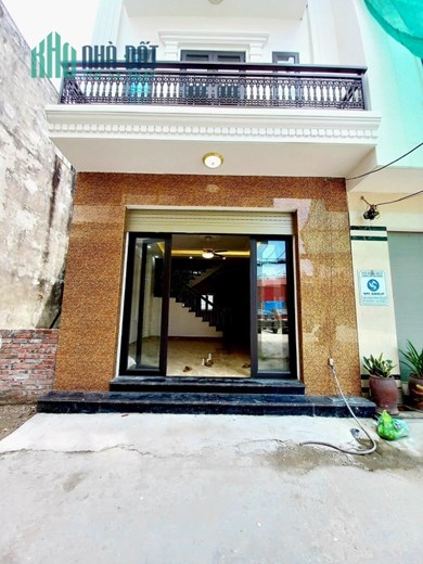 Siêu phẩm 3 tầng mặt ngõ Khúc Thừa Dụ, ô tô để trong nhà, giá 3.2 tỷ